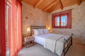 Postel nebo postele na pokoji v ubytování Kantouni House