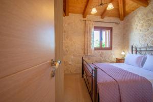 Postel nebo postele na pokoji v ubytování Kantouni House