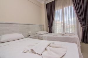 Postel nebo postele na pokoji v ubytování Körfez Garden Apartments