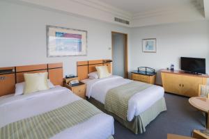 Postel nebo postele na pokoji v ubytování JR Hotel Clement Takamatsu