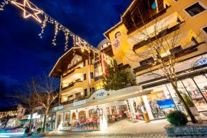 a building with christmas lights in front of it at MANNI das Hotel in Mayrhofen