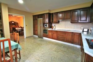 A kitchen or kitchenette at Casa Ria do Anllons