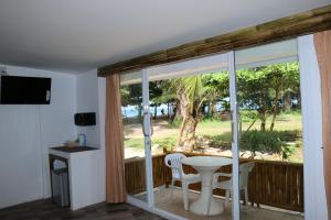TV a/nebo společenská místnost v ubytování Ruan Mai Naiyang Beach Resort