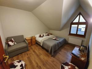 Postel nebo postele na pokoji v ubytování Rancho Adama - wypoczynek w sercu Beskidów! + 58 fotografií
