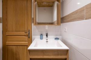 A bathroom at Résidence La Forêt du Praz - Courchevel 1850