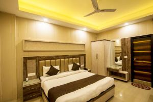 Postel nebo postele na pokoji v ubytování Hotel Mahajan International, Delhi Airport