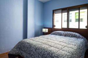 Cama ou camas em um quarto em Central Las Canteras Beach