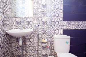 a bathroom with a toilet and a sink at appartement haussmannien centre ville Casablanca in Casablanca