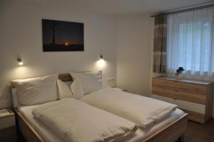 Postel nebo postele na pokoji v ubytování Gästehaus Holaus