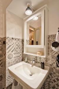 A bathroom at Acadamis -Il rifugio dei Mercanti- Piazza Castello