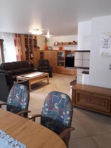 a living room with a table and chairs at Ferienwohnung Schehl in Erlenbach