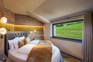 A bed or beds in a room at Chalet SALENA luxury lodge