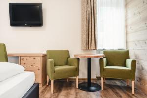 TV a/nebo společenská místnost v ubytování Kristiania Small Dolomites Hotel