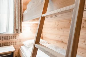 Postel nebo postele na pokoji v ubytování Kristiania Small Dolomites Hotel