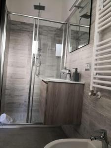A bathroom at B&B I SIKULI