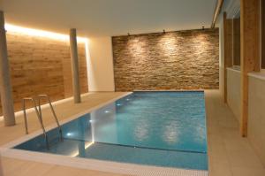 Bazén v ubytování Hotel Žalý Apartmány nebo v jeho okolí