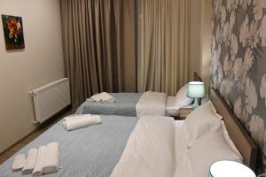 Un pat sau paturi într-o cameră la golden borjomi