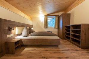 En eller flere senge i et værelse på Ferienhaus Gipfelblick