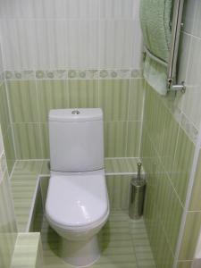 カルーガにあるAelitaのバスルーム(白いトイレ付)が備わります。