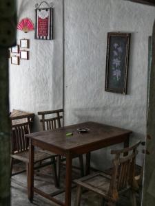 Restorāns vai citas vietas, kur ieturēt maltīti, naktsmītnē Omah Tukangan Homestay