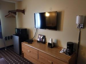 Super 8 by Wyndham Carson City Lake Tahoe的厨房或小厨房
