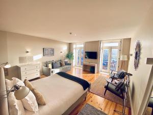 Μια τηλεόραση ή/και κέντρο ψυχαγωγίας στο Vitoria's Terrace Apartments +29 φωτογραφίες