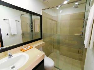 Koupelna v ubytování Hotel Palermo Suite + 37 fotografií
