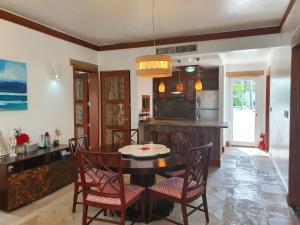 a kitchen and dining room with a table and chairs at Palmeraie Terrenas Beach Apartment in Las Terrenas
