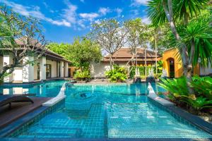 Luxury Thai Style Swimming Pool Villa, Private housekeeper,6 Bedrooms内部或周边的泳池
