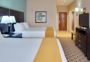 Postel nebo postele na pokoji v ubytování Aspen Grand Hotel Houston