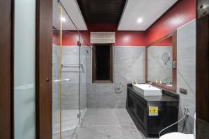 Luxury Thai Style Swimming Pool Villa, Private housekeeper,6 Bedrooms的一间浴室