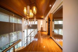 农布Luxury Thai Style Swimming Pool Villa, Private housekeeper,6 Bedrooms的相册照片