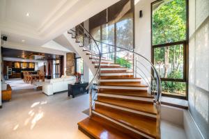 Luxury Thai Style Swimming Pool Villa, Private housekeeper,6 Bedrooms的休息区
