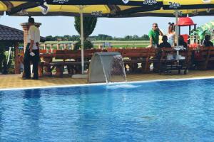 Bazén v ubytování Hotel Intergaj Bijeljina nebo v jeho okolí