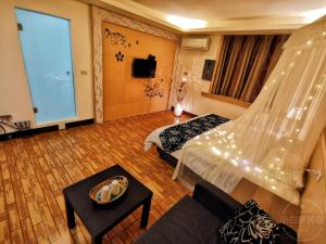 TV in/ali zabaviščno središče v nastanitvi Yilan Golf B&B