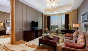 TV a/nebo společenská místnost v ubytování InterContinental Tangshan by IHG