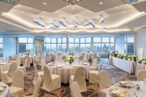 Un restaurant sau alt loc unde se poate mânca la Swissotel Nankai Osaka +192 fotografii