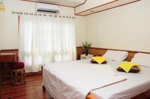 Säng eller sängar i ett rum på Shivaganga Houseboat- VACCINATED STAFF