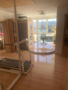 a room with a gym with a treadmill in it at Ferienwohnung Kaiserpanorama in Krumpendorf am Wörthersee
