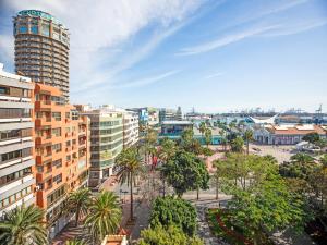 Vedere generală la Las Palmas de Gran Canaria sau o vedere a orașului de la acest apartament