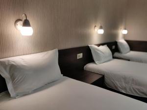 Postel nebo postele na pokoji v ubytování Sofievsky Posad Hotel