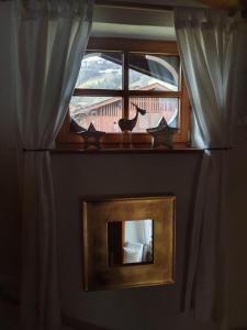Telewizja i/lub zestaw kina domowego w obiekcie Appartement Pension Bäckenhäusl FERIENWOHNUNGEN Chalets Hütten Komfortzimmer