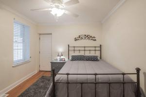 a bedroom with a bed and a ceiling fan at Beautiful 2 bedroom-Graduate Hospital-Back Patio in Philadelphia