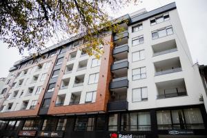 Photo de la galerie de l'établissement Modern Living in city centre - PRIVATE PARKING, à Novi Sad