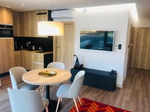 Kuchyňa alebo kuchynka v ubytovaní Szczyrk-Art Apartments