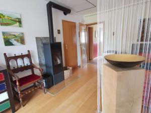 a living room with a sink and a fireplace at Gartenblick in Mittenwald