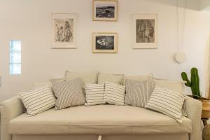 Ruang duduk di Flatguest Orinoco + Pool + Terrace + Garden
