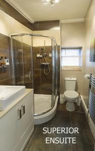 Koupelna v ubytování The Clontarf + 25 fotografií