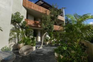 een gebouw met een bos planten ervoor bij Casa Agape Hotel Tulum & Vegan Restaurant with Beach Club Access in Tulum