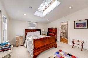 Voodi või voodid majutusasutuse Ipswich Cottage Beautiful Views, 5 Mins to Beach toas